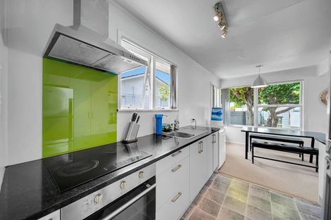 Photo of property in 23 Kemble Close, Mangere, Auckland, 2022