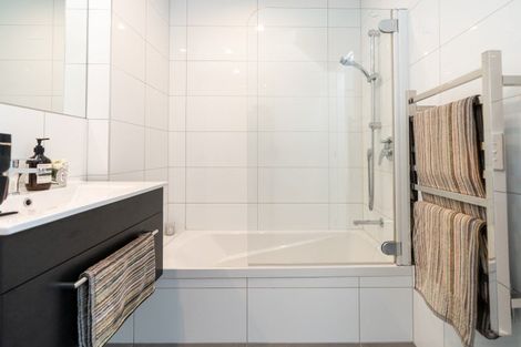 Photo of property in 13/2u Stone Street, Miramar, Wellington, 6022