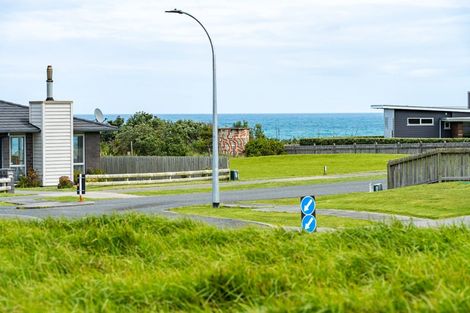 Photo of property in 38 Sunset Drive, Baylys Beach, 0377