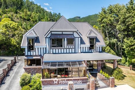 Photo of property in 1 Hobbit Lane, Pinehaven, Upper Hutt, 5371