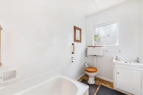 Photo of property in 20 Sunray Avenue, Titirangi, Auckland, 0604