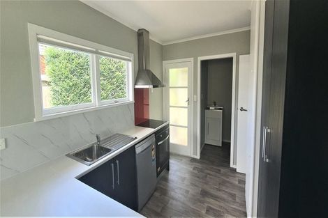 Photo of property in 24 Stokes Avenue, Te Atatu Peninsula, Auckland, 0610