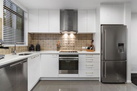 Photo of property in 12/15 Chivalry Road, Glenfield, Auckland, 0629