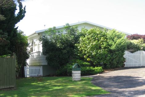 Photo of property in 20 Pokapu Street, Titirangi, Auckland, 0600