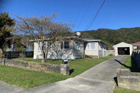 Photo of property in 33 Karaka Street, Wainuiomata, Lower Hutt, 5014