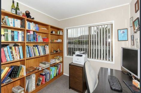 Photo of property in 10 Argyle Place, Highlands Park, New Plymouth, 4312