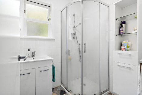 Photo of property in 36 Miles Crescent, Newlands, Wellington, 6037