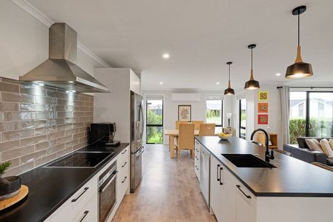 Photo of property in 19 Rose Leigh Drive, Cambridge, 3434