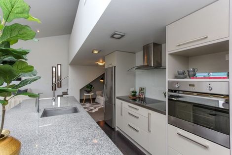 Photo of property in 2/2 Buller Street, New Plymouth, 4310