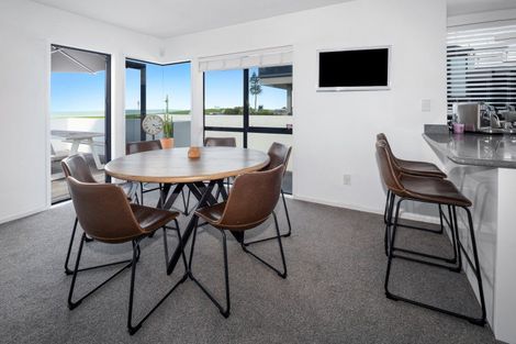 Photo of property in 156 Marine Parade, Mount Maunganui, 3116