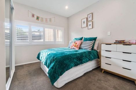 Photo of property in 27 Taioma Crescent, Te Atatu Peninsula, Auckland, 0610