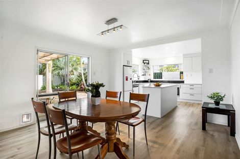 Photo of property in 4 Towra Place, Botany Downs, Auckland, 2010
