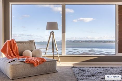 Photo of property in 4 Seawind Way, Hobsonville, 0616