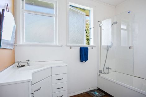 Photo of property in 23 Cambridge Terrace, Kaiti, Gisborne, 4010