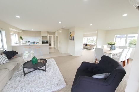 Photo of property in 99 Bayvista Drive, Karaka, Papakura, 2113