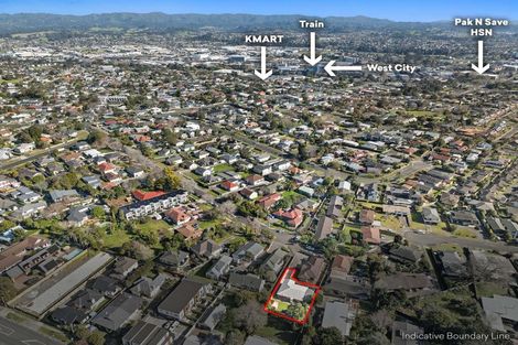 Photo of property in 31 Humphrey Kemp Avenue, Henderson, Auckland, 0612