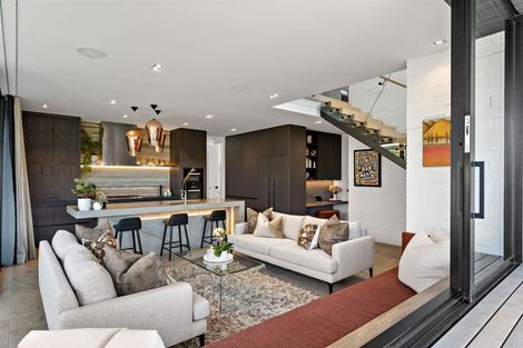 Photo of property in 41 Craig Road, Milford, Auckland, 0620