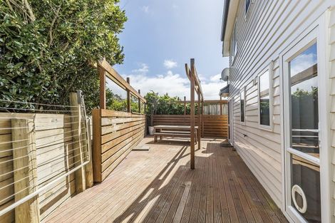 Photo of property in 16u7 Black Rock Road, Newlands, Wellington, 6037