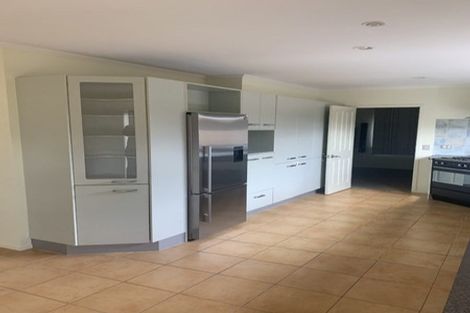 Photo of property in 1 Kittiwake Drive, Schnapper Rock, Auckland, 0632