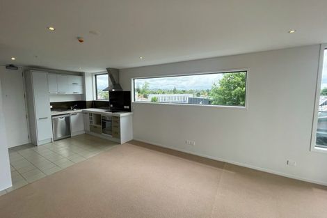 Photo of property in Bella Vista, 2d/84 Gunner Drive, Te Atatu Peninsula, Auckland, 0610