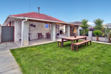 Photo of property in 7 Rixon Place, Te Atatu Peninsula, Auckland, 0610