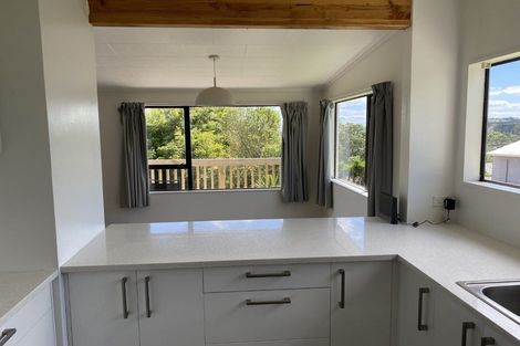 Photo of property in 13 Holiday Road, Stanmore Bay, Whangaparaoa, 0932