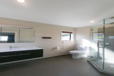 Photo of property in 3 Cairnbrae Court, Northcross, Auckland, 0632