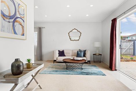 Photo of property in 126 Chivalry Road, Glenfield, Auckland, 0629