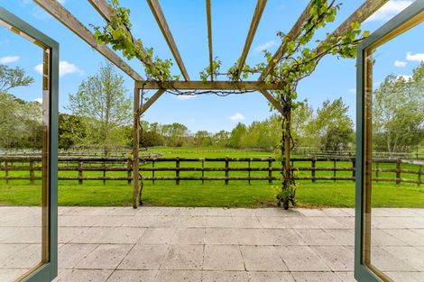 Photo of property in 744 Waitakere Road, Kumeu, 0891