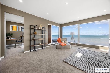 Photo of property in 4 Seawind Way, Hobsonville, 0616
