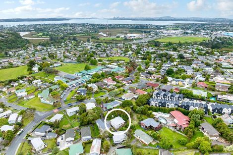 Photo of property in 2/16 Lilburn Crescent, Massey, Auckland, 0614