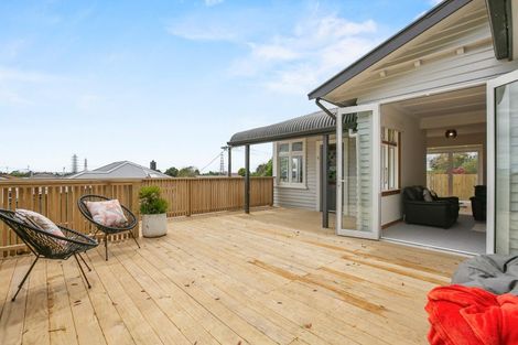 Photo of property in 407 Carrington Street, Upper Vogeltown, New Plymouth, 4310