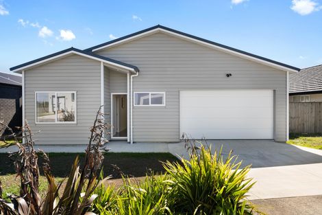 Photo of property in 17 Uatoto Road, Clarks Beach, 2122