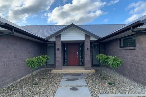 Photo of property in 42 Rose Leigh Drive, Cambridge, 3434