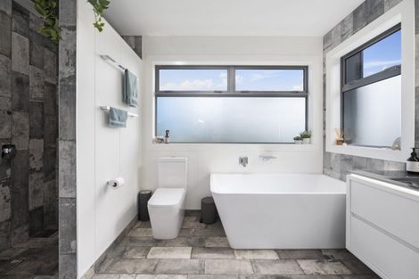 Photo of property in 20 Lancewood Way, Kinloch, Taupo, 3377