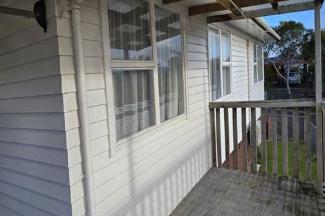 Photo of property in 1/37 Kirrie Avenue, Te Atatu South, Auckland, 0610