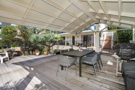 Photo of property in 26 Crispe Road, Clarks Beach, 2122