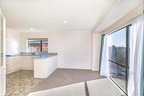 Photo of property in Rangeview Villas, 17/9 Fuller Close, Levin, 5510