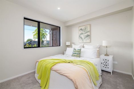 Photo of property in 2/644 Te Atatu Road, Te Atatu Peninsula, Auckland, 0610