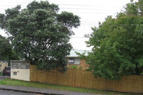 Photo of property in 102 Colwill Road, Massey, Auckland, 0614