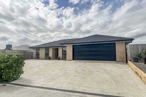Photo of property in 17 Cyprus Place, Fitzherbert, Palmerston North, 4410
