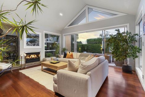 Photo of property in 2/51 Beach Road, Mellons Bay, Auckland, 2014
