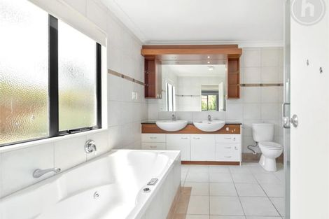 Photo of property in 17 Gilford Place, East Tamaki Heights, Auckland, 2016