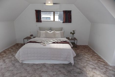 Photo of property in 16 Willowstream Grove, Cloverlea, Palmerston North, 4412