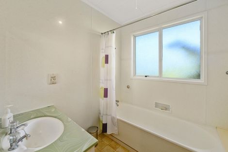 Photo of property in 25 Kinloch Road, Kinloch, Taupo, 3377