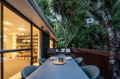 Photo of property in 2 Hiwihau Place, Glenfield, Auckland, 0629