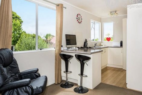 Photo of property in 27 Lambrown Drive, Totara Vale, Auckland, 0629