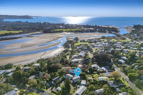 Photo of property in 5 Maori Hut Road, Red Beach, 0932