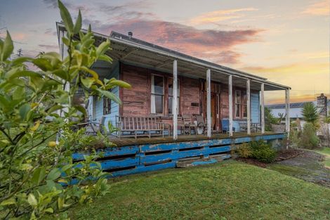 Photo of property in 2 Church Street, Waipawa, 4210