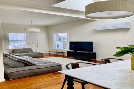 Photo of property in 10 Moir Street, Mount Victoria, Wellington, 6011